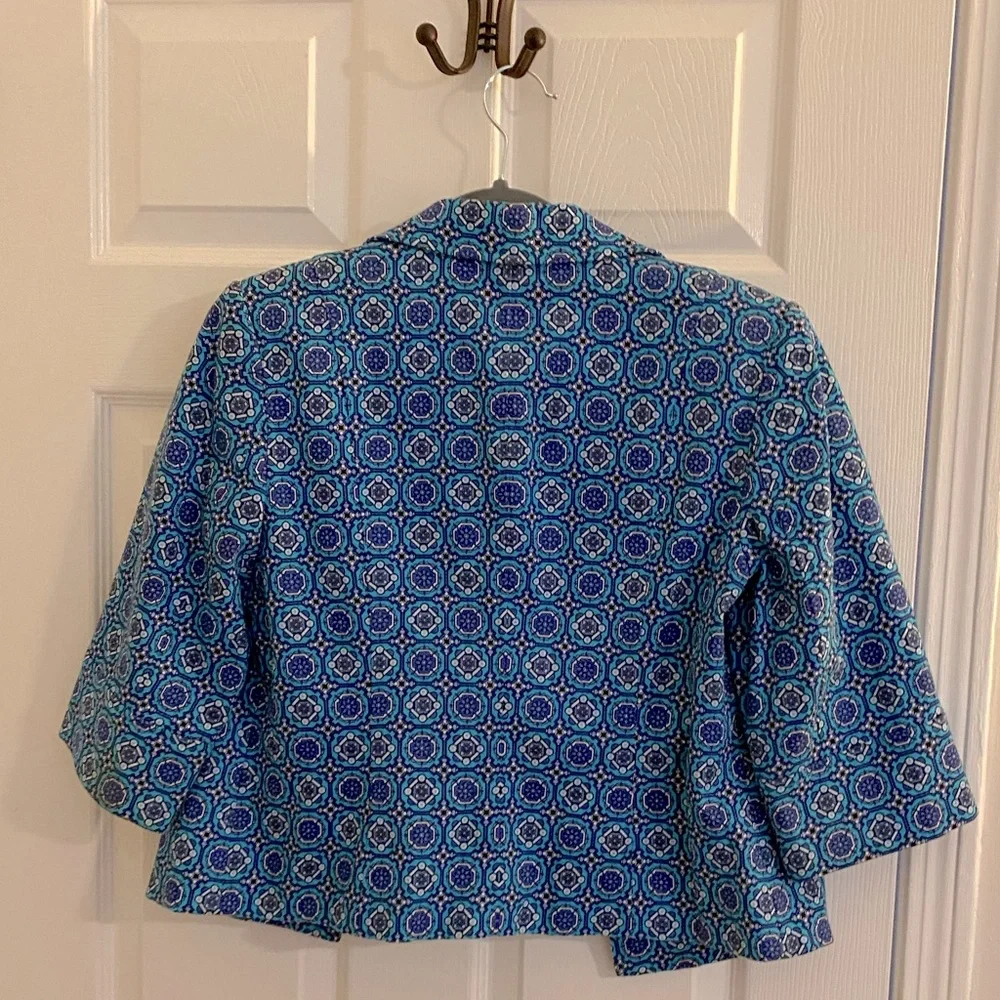 Kate Hill blue geometric pattern 3/4 Length Sleeve Blazer. Size 6
